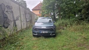 Kia Sportage 1,6 HEV - přední pohled