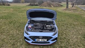 Hyundai i30N Fastback motorový prostor