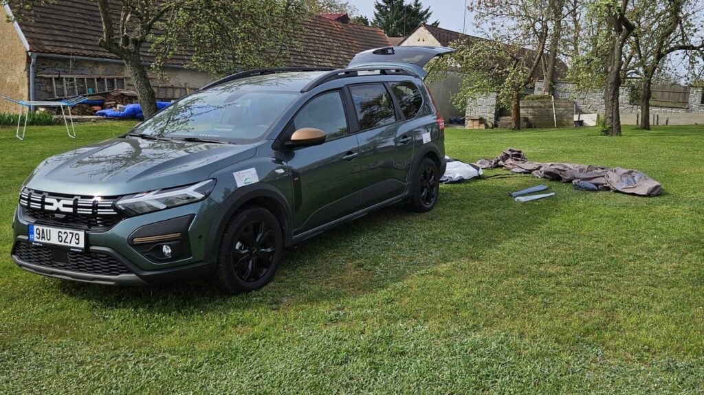 Dacia Jogger Extreme - přípravy na stavbu stanu